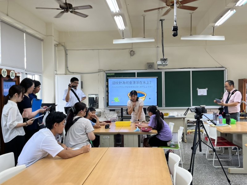 日本教授率團訪博愛國小，驚嘆台灣因材網最先進。（高雄市教育局提供）