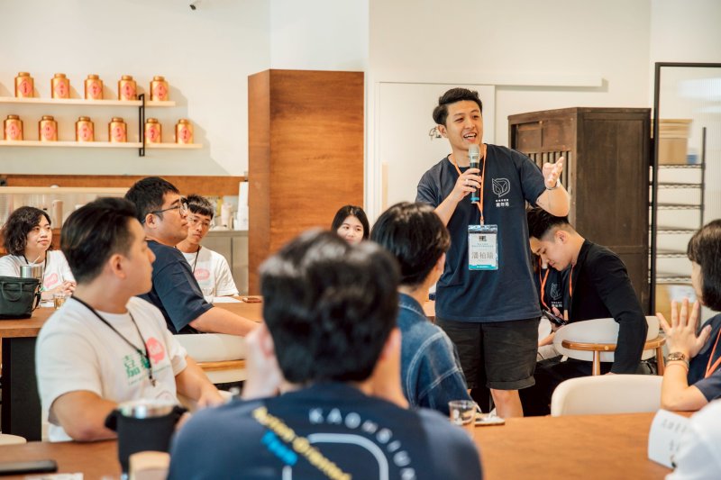 高雄與嘉義兩地青年事務委員以提問方式交流經驗，現場氣氛熱烈。