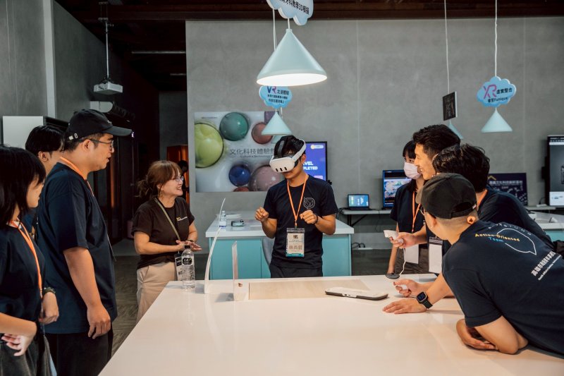 高雄市青年事務委員會成員參訪嘉義文化科技創新基地，實地體驗文化與科技融合的創新場域。