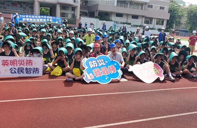 英明國中舉行防災演練，生動逼真。（記者陳雯萍攝）
