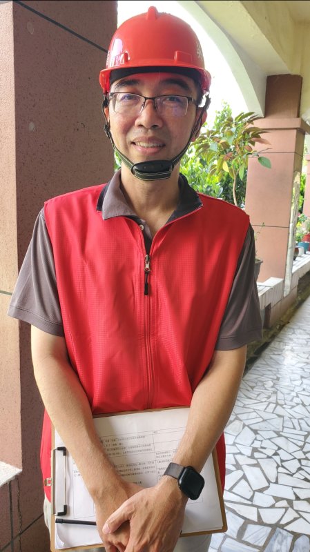 英明國中校長田佳立說明學校從二三年前，已經將防災訂為校本課程，今天新生並製作防災包的課程。（記者陳雯萍攝）