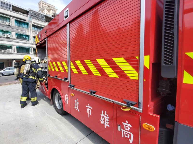 英明國中舉行防災演練，生動逼真。（記者陳雯萍攝）