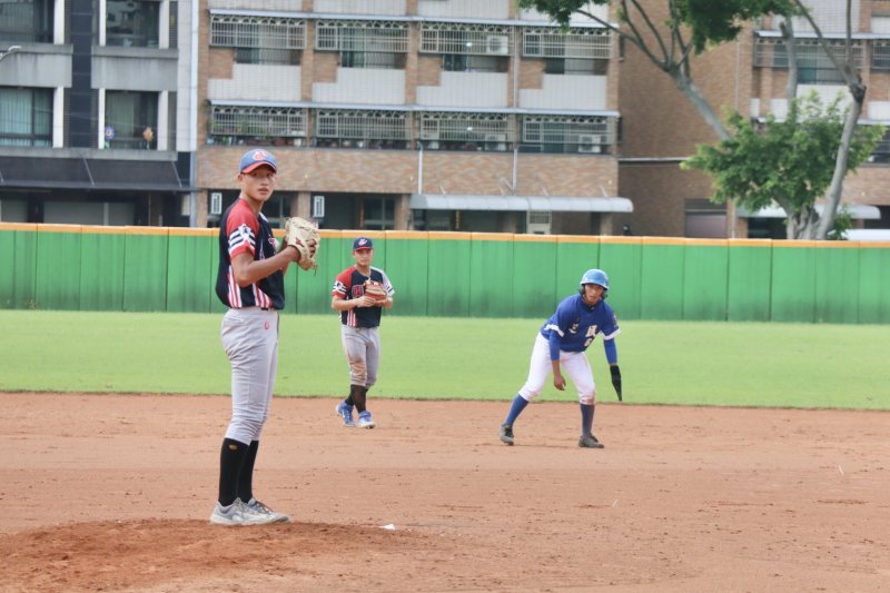 立德盃青棒青少棒齊聚，高雄80隊熱戰登場。（教育局提供）