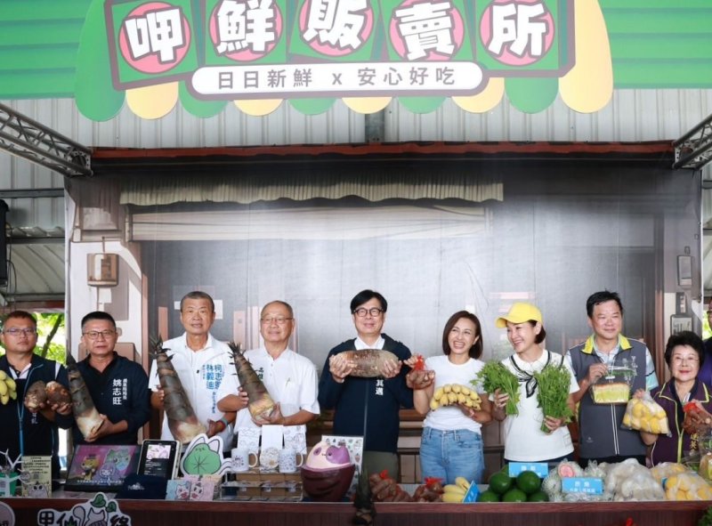 圖／甲仙芋筍節熱鬧登場，活動現場由「甲仙國中拔河隊」及「甲仙國中太鼓隊」表演揭開序幕。（黃山高攝）