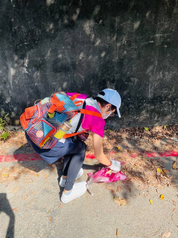 生態導覽及公益淨山。