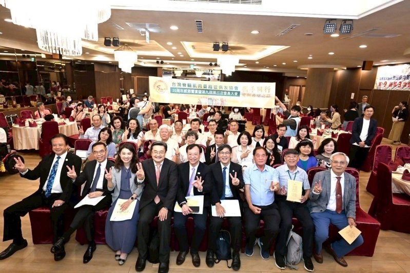 全體大合照，為台灣SMA病友協會20周年留下最歡樂的鏡頭。（記者陳雯萍攝）