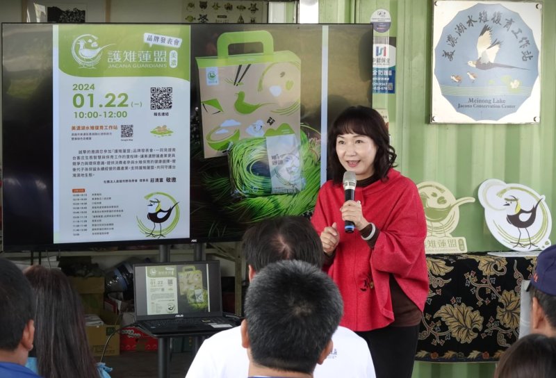 高市客委會以「保育陸域生態水雉復育」專案，榮獲 2025天下城市治理卓越獎－環境保護組優選。圖為高雄市客委會主委楊瑞霞。（黃山高攝）