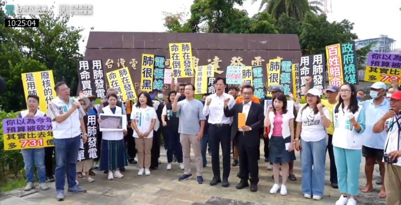居民陳情書當場遞交，痛訴房屋龜裂、空污嚴重與生活困境，高喊「拒絕用命買單、拒絕用肺發電、查明真相」。