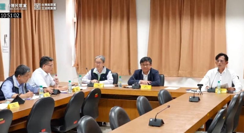 黃國昌針對台電的報告，提出許多質疑。