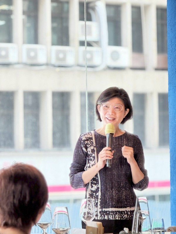 賴秀如董事長表達對新任委員加入的感謝與歡迎之意。