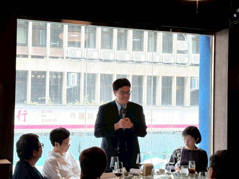 陸委會邱垂正主委特別出席表達支持。