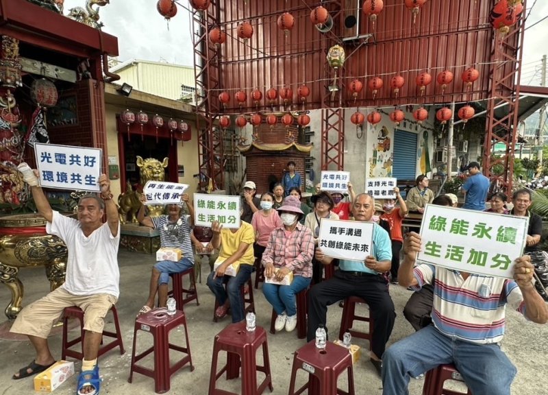 在地農民表態選擇將農地轉作太陽能案場，來保障生活與生計。（周敏煌攝）