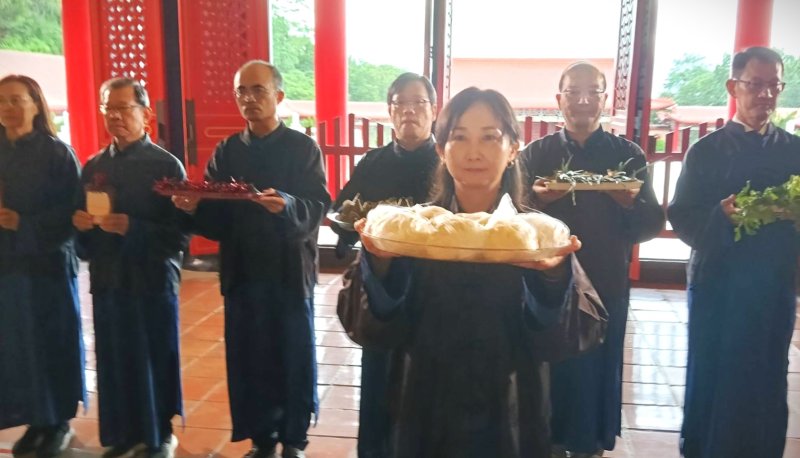 圖／旗山區公所秉持尊師重道文化傳統，勉勵學子以謙遜之心投入學習，在旗山孔廟舉行「尊師重道 祭孔典禮」活動。 （黃山高攝）