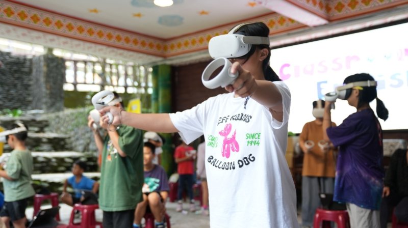 在桃源山林裡的建山國小，孩子們化身小小創作者，用VR技術打造布農族語雙語校園導覽，讓在地文化注入科技新活水。(教育局提供)