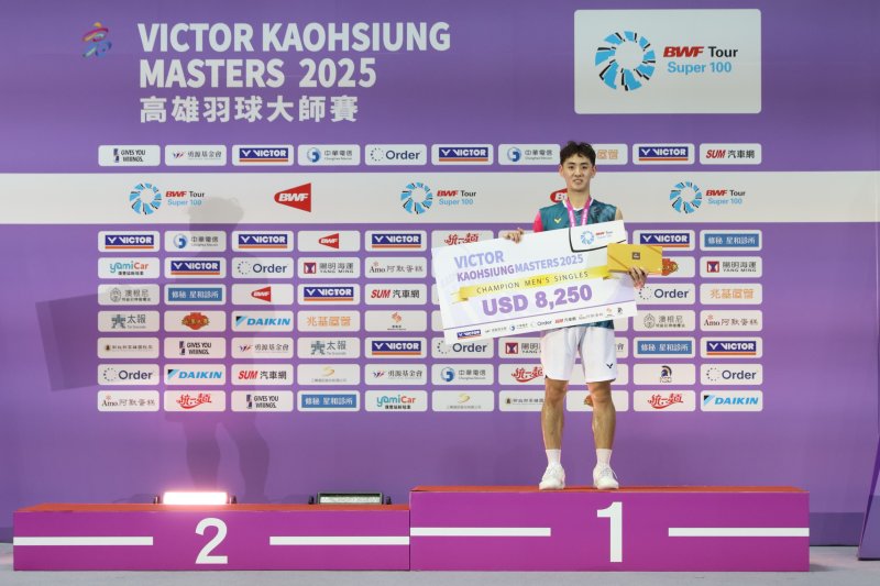 王柏崴演出王子復仇記 二比一力克泰國帕尼查彭 勇奪男單冠軍。