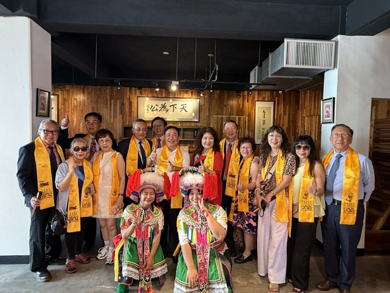 孔子聖像矗立池上，日暉文化園盛大揭幕。