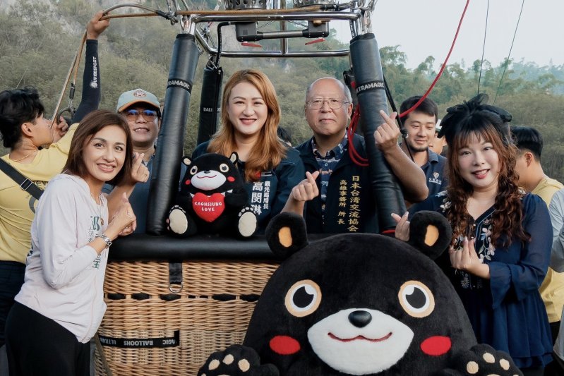 觀光局長高閔琳帶領觀光局團隊再度讓田寮月世界創高峰。（高雄市觀光局提供）