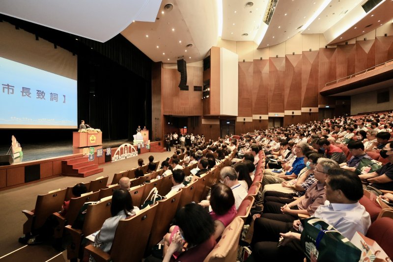 高雄市三級學校校長會議在社教館舉行，市長陳其邁親出席，勉勵所有校長。 