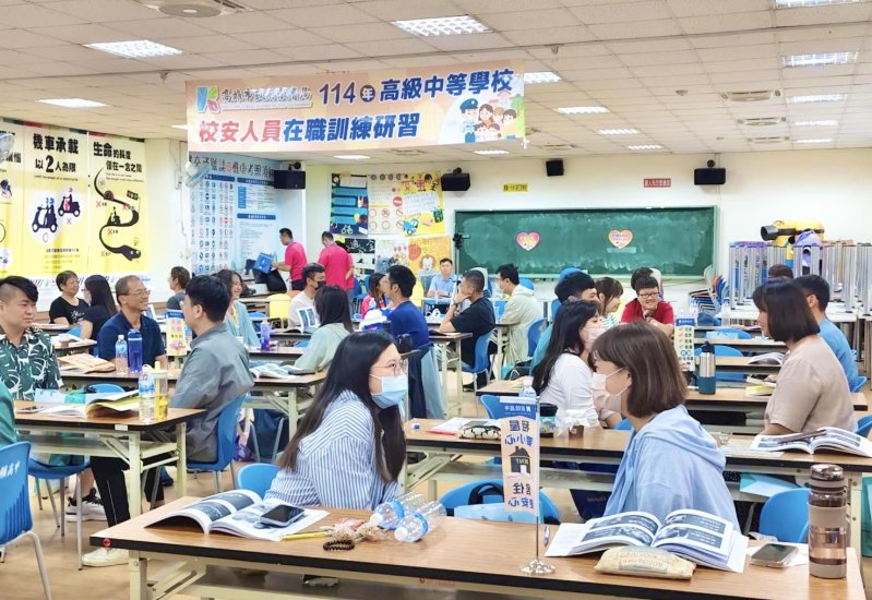「校安人員實務訓練研習」，透過兩天密集課程與情境演練，全面提升新進校安與學創人員的專業素養與即時應變能力。（教育局提供）