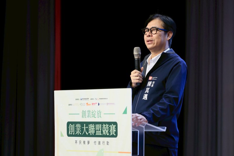 高雄市長陳其邁透過分享三個故事，鼓勵新創團隊遇到困難要堅持下去，市府會陪伴青年一起面對挑戰，成為青創業者最堅強的後盾。(青年局提供)