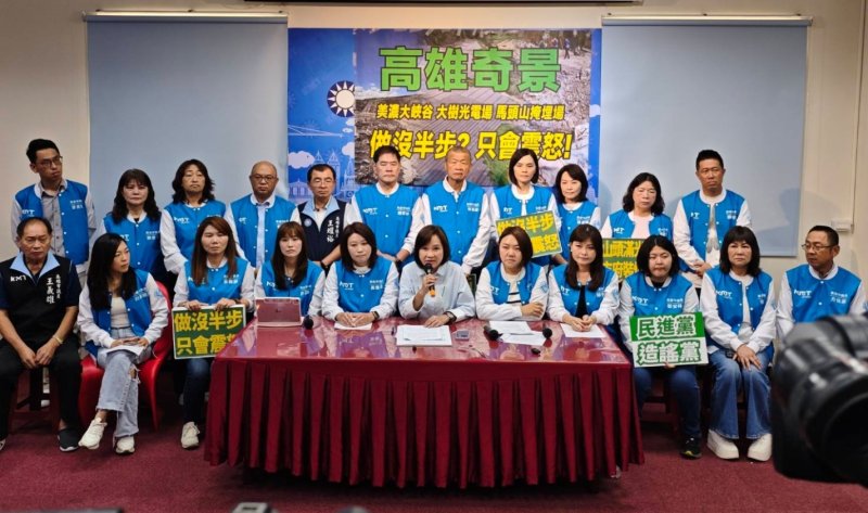 議會今天進行市長施政報告，國民黨團召開記者會，抨擊大峽谷案，市府態度。（漾新聞記者陳雯萍攝）