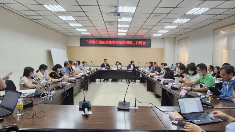 重症失能學童就學難題，高雄護理師人力告急，特教師辛苦，公聽會獻策。