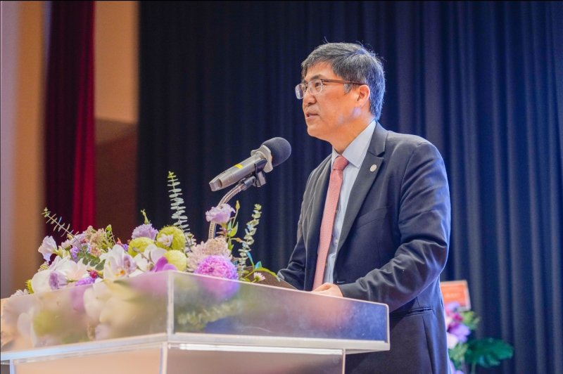 財團法人私立高雄醫學大學董事長陳建志致詞。