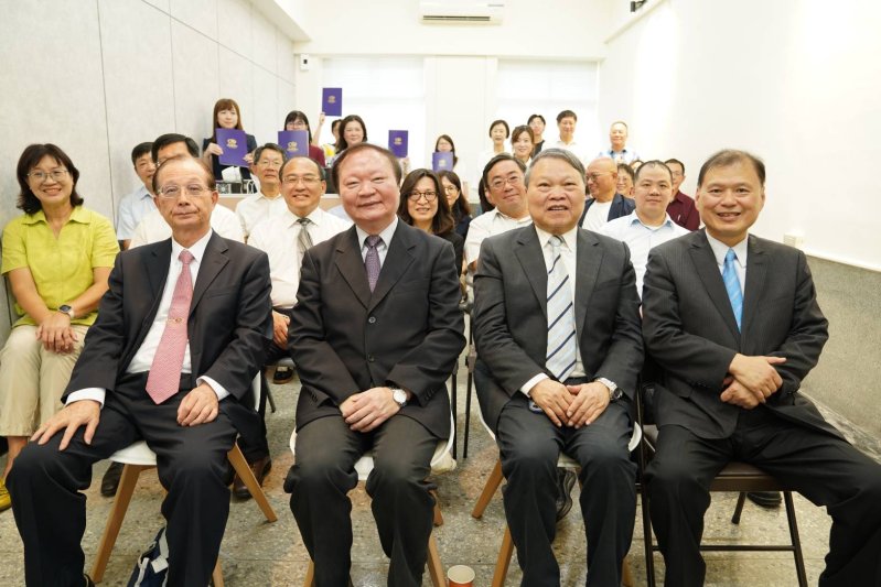 近二十位專家學者等貴賓出席揭牌儀式。