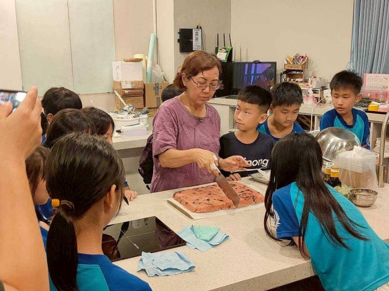 薛伯輝基金會攜手高雄市美濃國小，舉辦「走讀美濃」系列活動，帶領學生用雙腳與心靈閱讀家鄉文化。