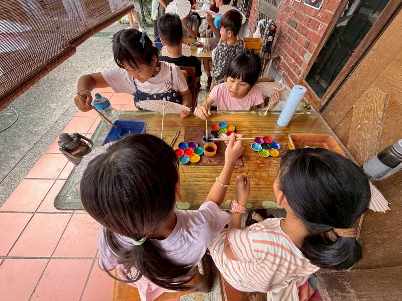 薛伯輝基金會攜手高雄市美濃國小，舉辦「走讀美濃」系列活動，帶領學生用雙腳與心靈閱讀家鄉文化。