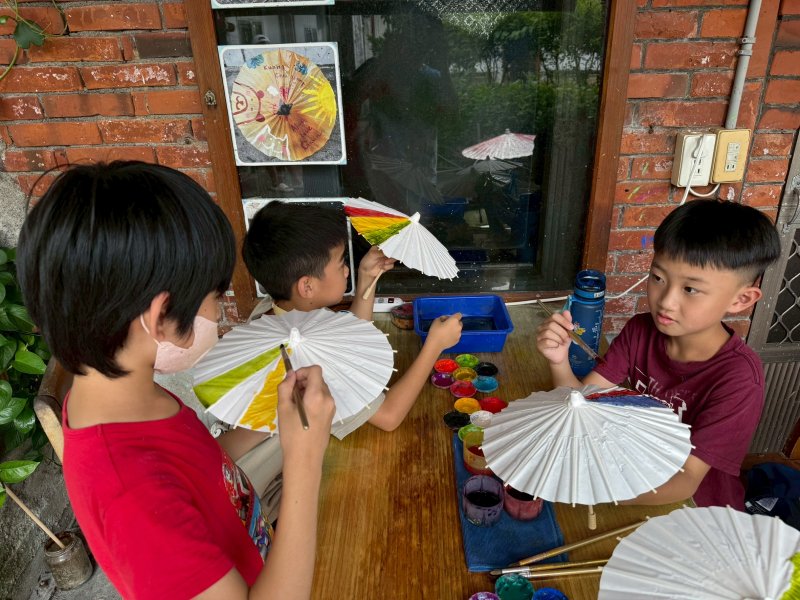 薛伯輝基金會攜手高雄市美濃國小，舉辦「走讀美濃」系列活動，帶領學生用雙腳與心靈閱讀家鄉文化。