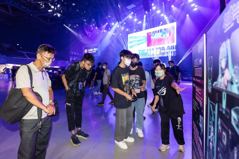 學員於「2025六都電競總決賽」現場參與實習，實際了解賽事製播與執行流程，累積第一線產業經驗。