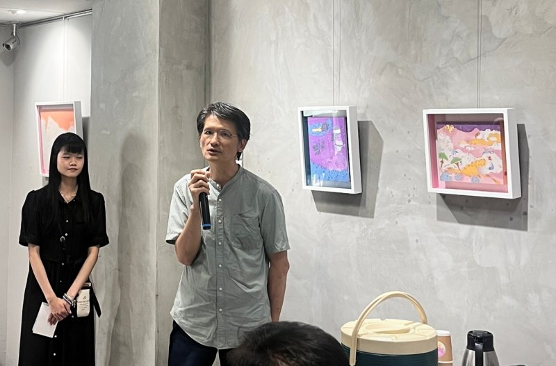 吳秉頤是高師大美術系研究所研究生，這次的展出，美術系老師、藝術家阿不拉也極力推薦