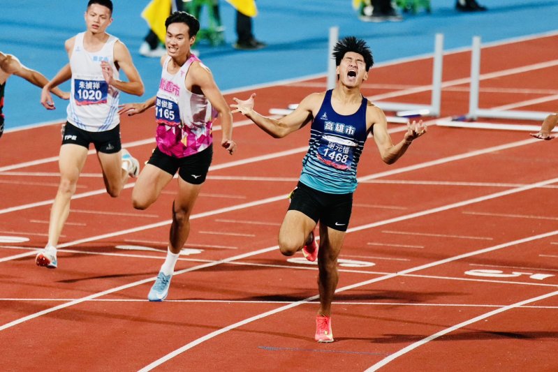 男子組田徑110公尺跨欄金牌謝元愷。