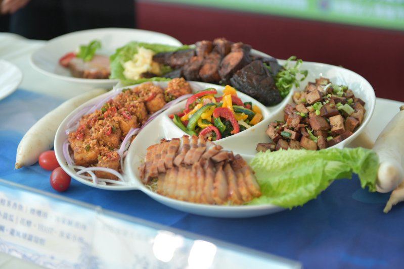 藍帶主廚進客庄！法式風土餐桌翻轉高雄客家味。（高雄市客家事務委員會提供）