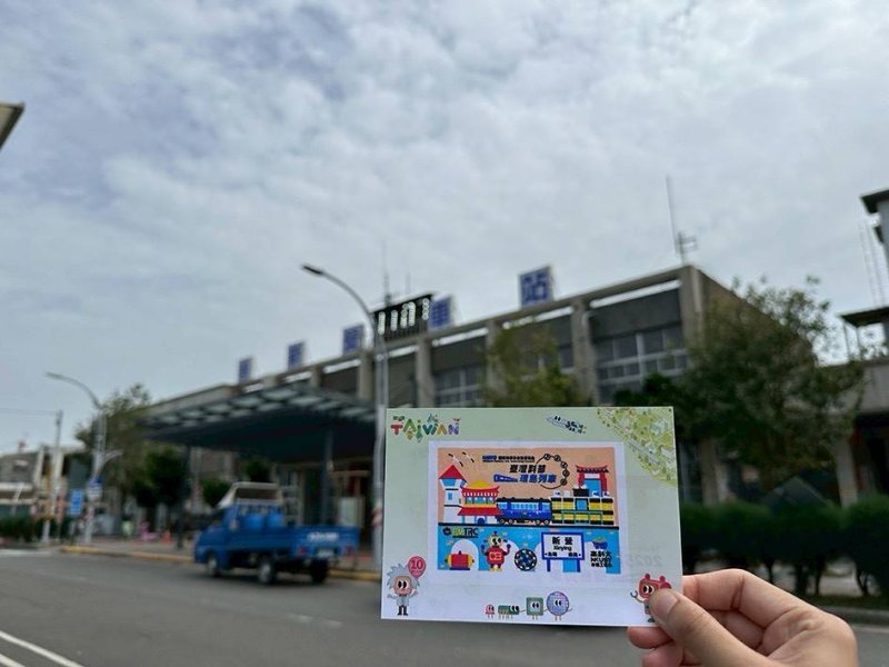 國科會科普列車新營站特別設計專屬的闖關印章活動，深獲小朋友喜愛。（高科大提供）