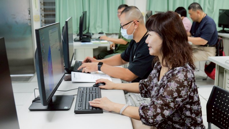 「2025客家學×青年論壇」系列活動「創客AI科技學堂」於正修科技大學舉行，現場學員踴躍參與。