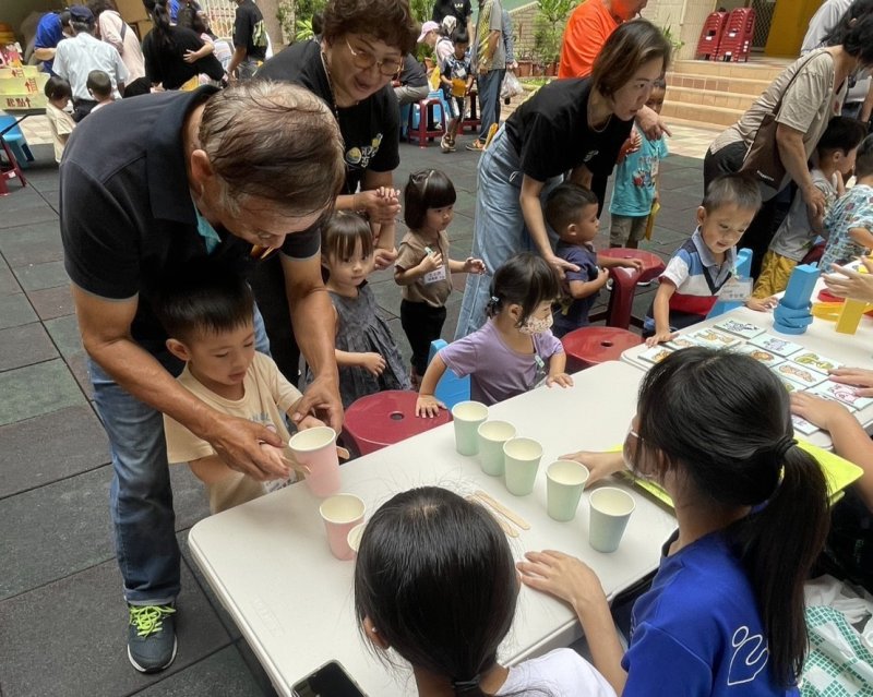 阿公阿嬤玩翻天！樹德家商帶幼兒園共度超萌重陽趴。