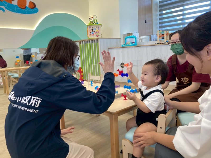 海景第一排托嬰中心啟用！茄萣家長搶先卡位。