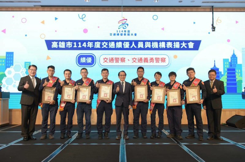 每天平安回家不簡單！高雄頒獎致敬交通守護者。（交通局提供）
