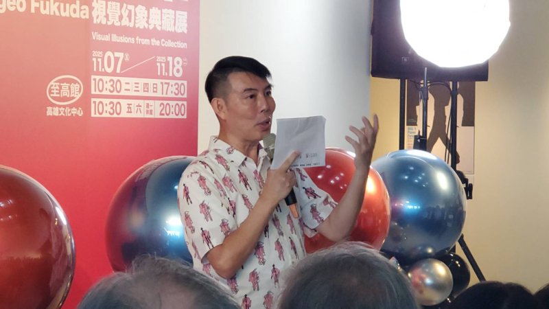 創新設計學院院長翟治平說明策展內容。(記者陳雯萍攝) 創新設計學院院長翟治平說明策展內容。(記者陳雯萍攝)