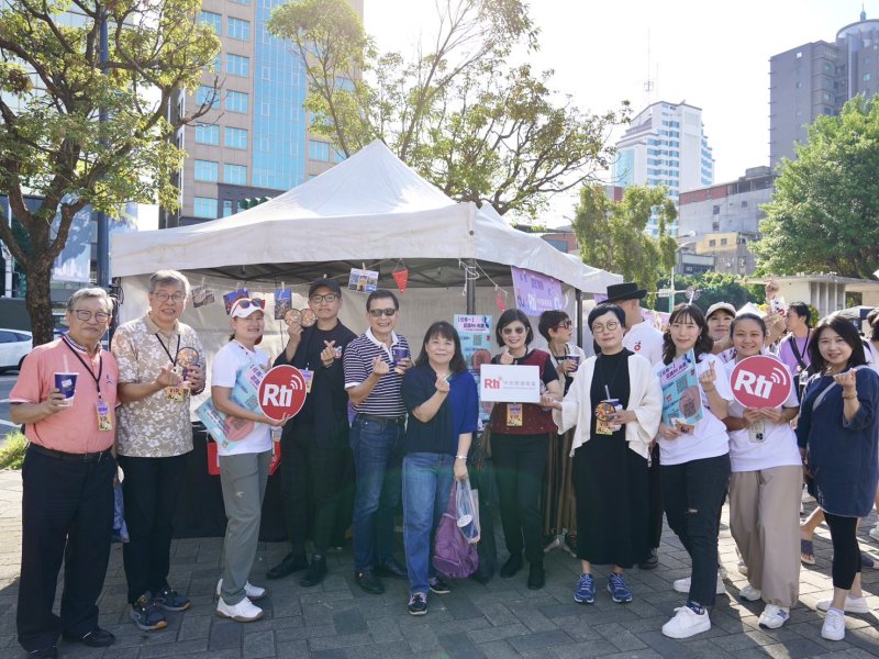 出席貴賓合照。