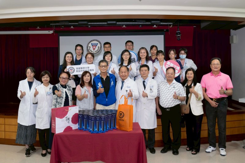 高醫完成第一場跨越血型、挑戰醫學極限的活體肝臟移植，掀起最動人的生命奇蹟。（高醫提供）