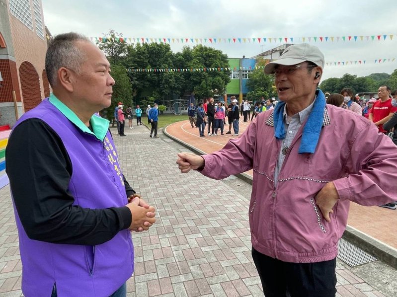 新園鄉公所主秘阮志光等地方人士也熱血與會。（周敏煌攝）