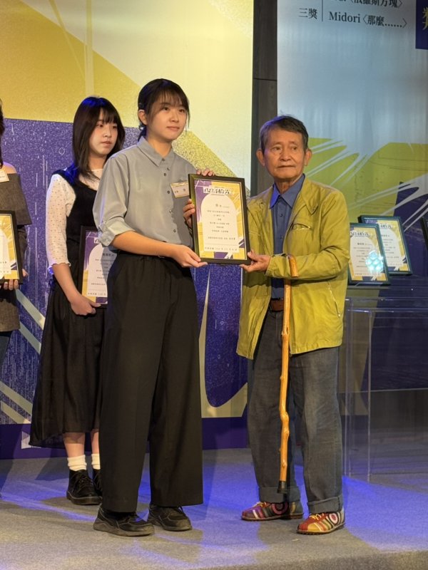 圖／高雄女中勇奪雙首獎　青年文學獎場內場外都寫滿青春亮度。