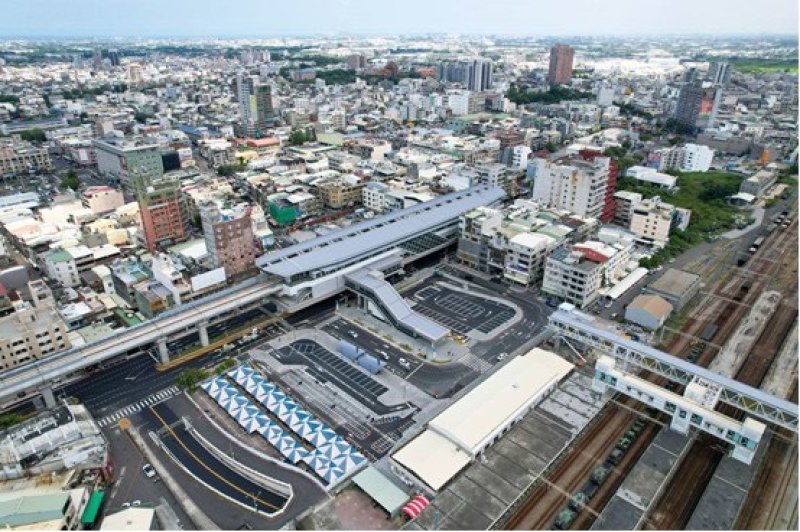 捷運RK1岡山車站鳥瞰圖。
