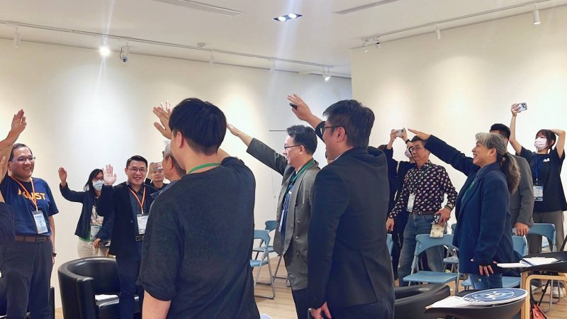 打破制式學術研討會框架，USR尬聊破框「一群人一起走」 高科大等七校神隊友成形。