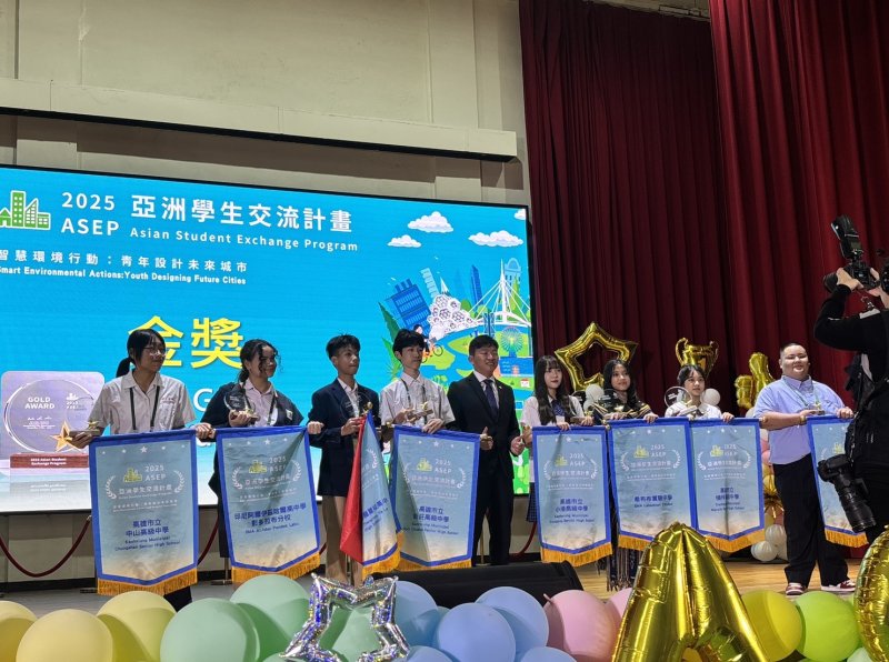 小港高中攜手日印姐妹校勇奪2025ASEP白金與雙金，以科技實踐永續外交。