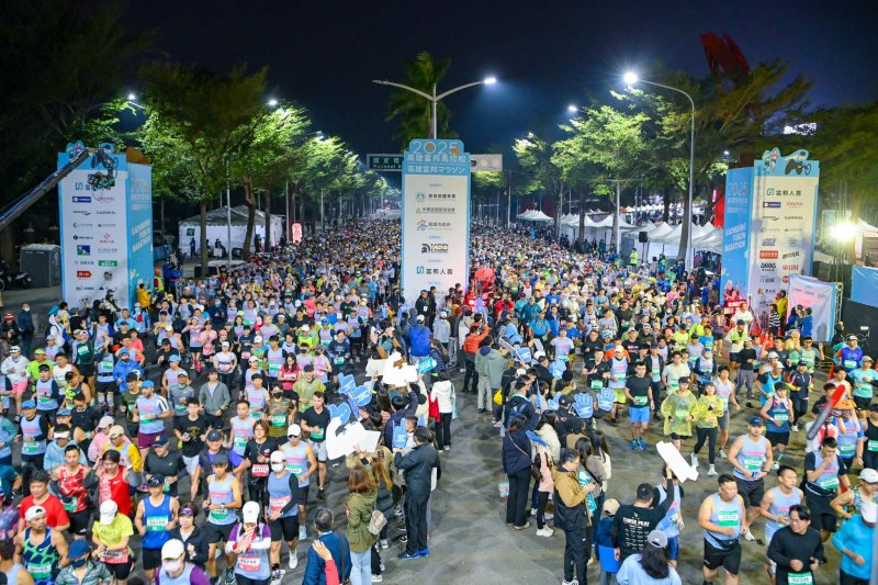 2025年高雄富邦馬拉松起跑盛況