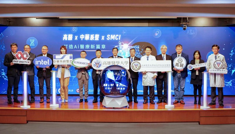 從臨床、研究到資訊與行政團隊,高醫以「全院型智慧醫療」為目標,齊心推動AI深度落地,讓科技真正轉化為臨床照護的力量。 從臨床、研究到資訊與行政團隊,高醫以「全院型智慧醫療」為目標,齊心推動AI深度落地,讓科技真正轉化為臨床照護的力量。